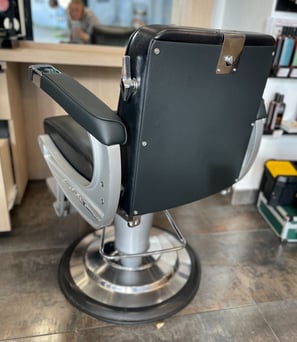 Fauteuil de barbier en expansé simili cuir noir