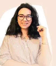 Foto da psicologa luana sorrindo