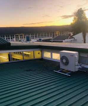 a large air conditioner sitting on top of a roof
