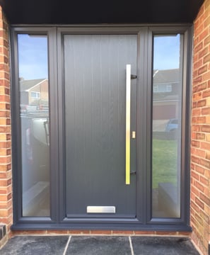 modern grey composite door with no glass.  Ral 7016 coloured frame.  2 side panels 