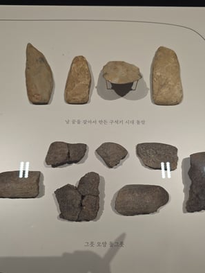 Knives (top) and bowl fragments (bottom)