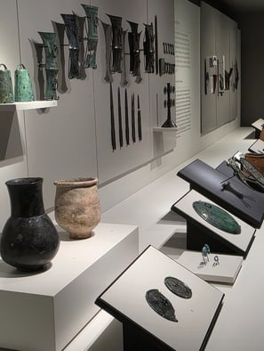 Pottery and bronze items