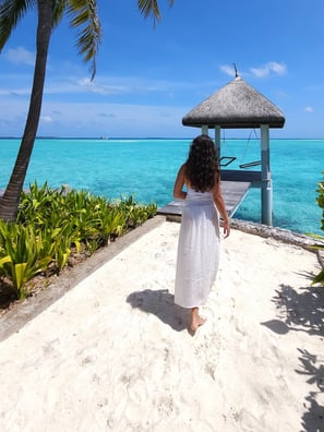 four-seasons-landaa-giraavaru-maldives-swing