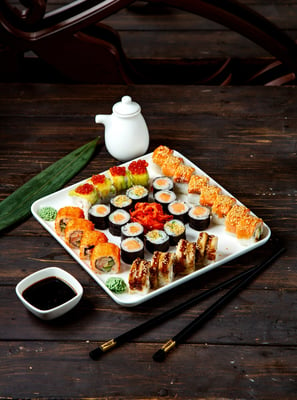 Sushi plate with various filling