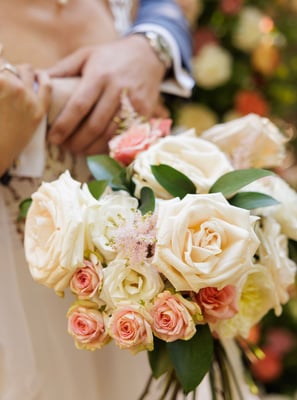 bouquet de mariée pastel avec roses