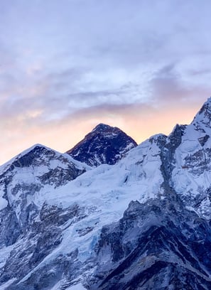 Magnifique lever de soleil sur le Mont Everest, au Népal.