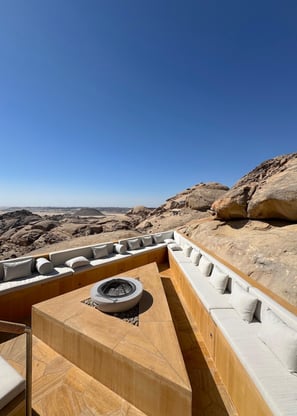 desert-rock-resort-outdoor-seating