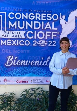 Aranza realizando interpretación simultánea de conferencias en Puerto Vallarta