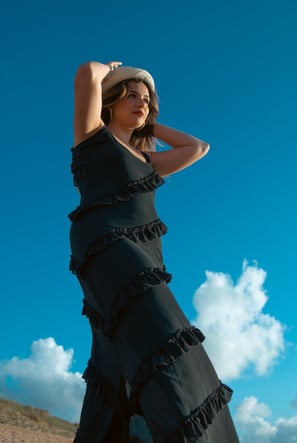 fotografía profesional de una modelo en una sesión de moda con temática veraniega