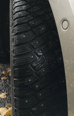 Spiks am Mietwagen