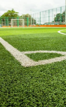 Pasto sintético deportivo instalado en una cancha deportiva de futbol en Guadalajara