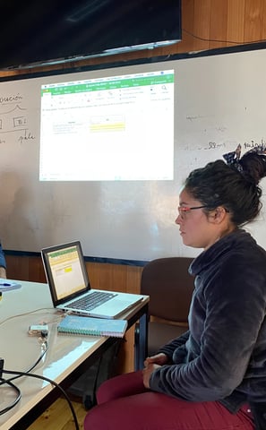 Daniela en reunión de coordinación para proyectos de educación ambiental y sustentabilidad en EcoRum