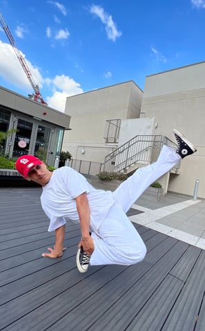 YoYo performing a breakdancing freeze.