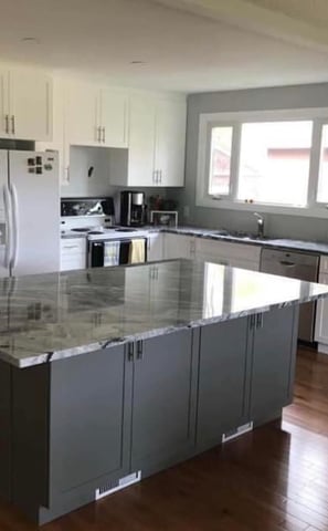 kitchen cabinet in Steinbach area