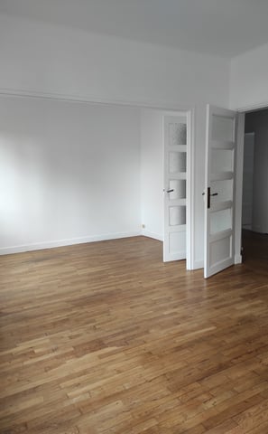 peinture des murs en blanc et vitrification du parquet