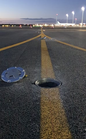 Instalación baliza  calle de rodaje en Aeropuerto Madrid Barajas