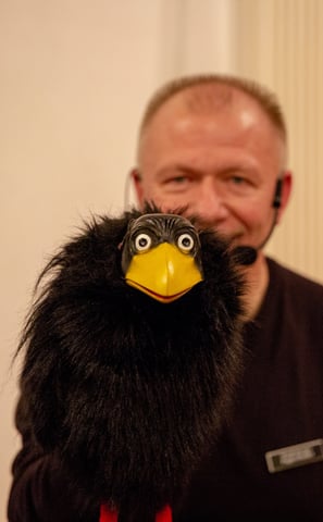 Andreas Nolting mit Rabe Abraxas