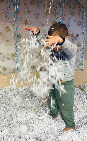 enfant et fausse neige