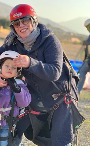 A woman with her daughter before takeoff