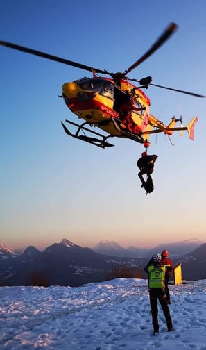 depose en hélicoptère équipe cynophile