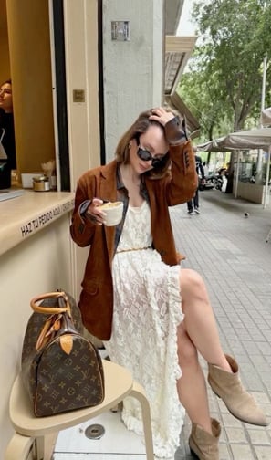 Vestido de encaje con botines