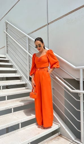 Outfit monocromático naranja
