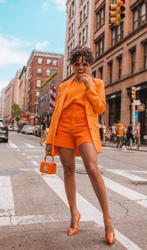 Outfit en color naranja