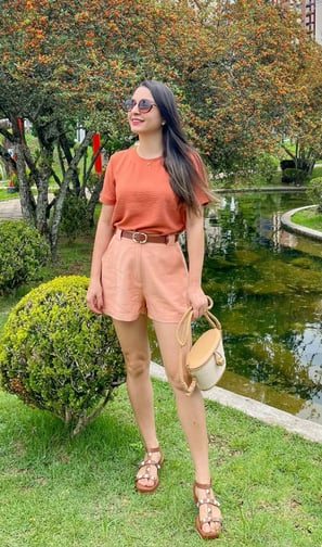 Outfit en color coral