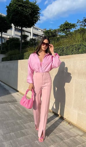 Outfit monocromático en rosa