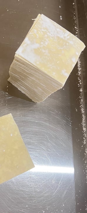 Kulit pangsit segar siap pakai produksi Depot Mie Ayam RATU