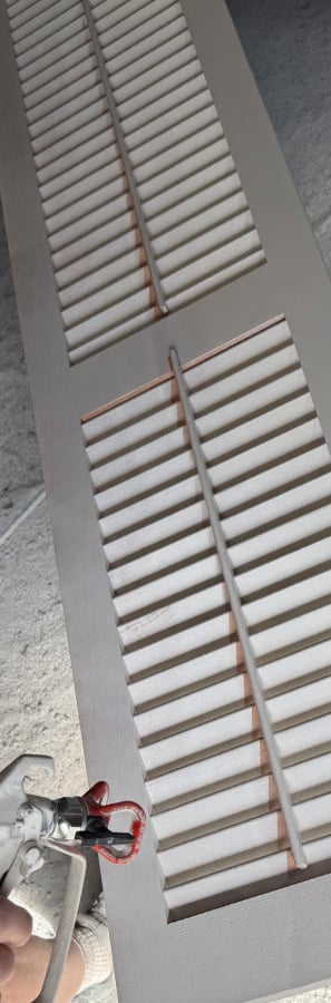 painting an exterior shtter