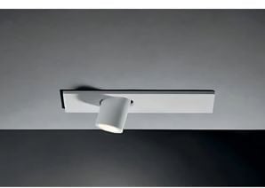 Sistema de iluminación TAUK 1 lineal con focos empotrados orientables en riel
