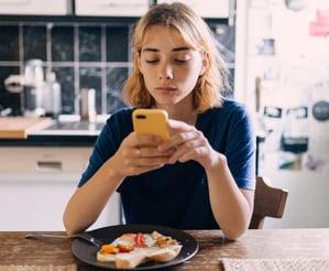 distracted eating-common mistakes most make in their diet