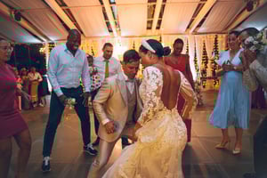 Bride and Groom dancing at the Bride and groom photo session at Quinta do Roseiral in Ericeira