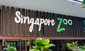 a sign that says singapore zoo