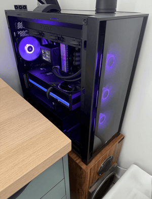 Montage de PC gamer avec boîtier RGB violet – SOS PHON’ORDI