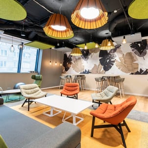 zona de descanso con sofas y mesas bajas (low tables and seating chairs)