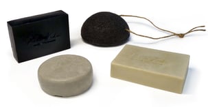 Jabones sólidos de: carbón y  de romero y champú solido artesano pelo graso con esponja natural.