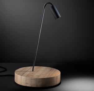 Lámpara de mesa ELEVEN con base de madera y foco direccional, diseño contemporáneo