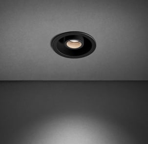 Foco empotrable IRIS SYSTEM de techo negro, con apertura de luz circular
