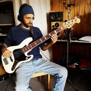 Bass player, recording Studio