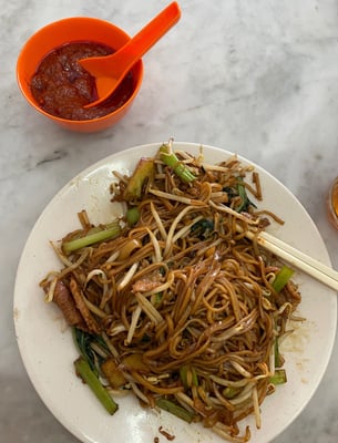 hokkien mee, noodles in a pork lard dark sauce with vegetables and sambal on the side