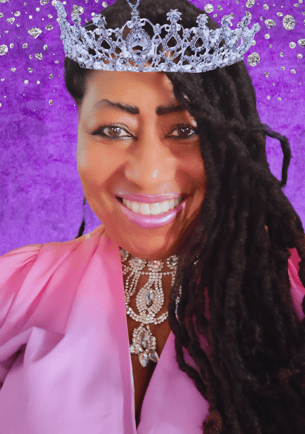 Author Davida Roze wearing her crown