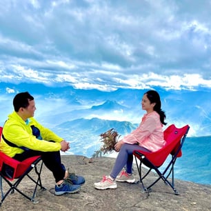 Hình ảnh cặp tình nhân chụp hình checkin núi Lảo Thẩn cùng A Hờ Tour & Homestay