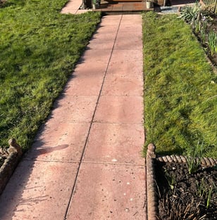 well maintained garden in path in pershore