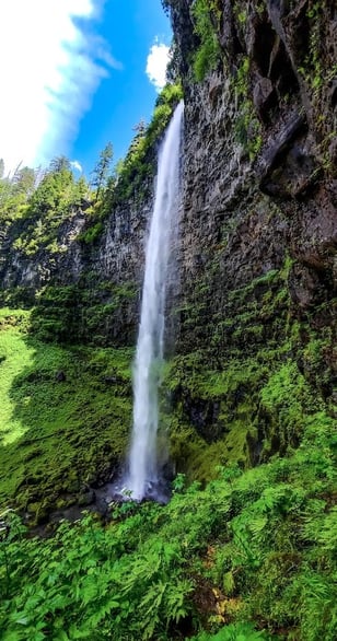 Waterfall Hwy, OR - A side view of Watson Falls, you can see the circular rim of the volcano