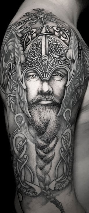 Tatouage portrait guerrier viking. Viking warrior portrait tattoo.