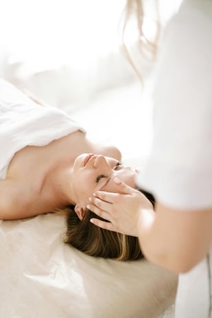 sesión de reiki con las manos