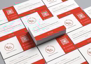 Mockup de tarjetas de presentación para Mi Casa, tienda multimarca, diseño moderno y elegante.