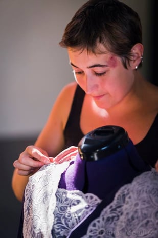 Photo de Mélanie Godet tailleuse couturière - La Nuance du Couac